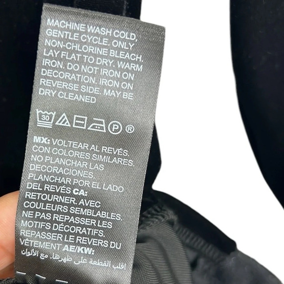 Chico’s Travelers New Women’s US 4/6 Velvet Sequin Hemline Quarter Sleeve Top - Picture 3 of 6